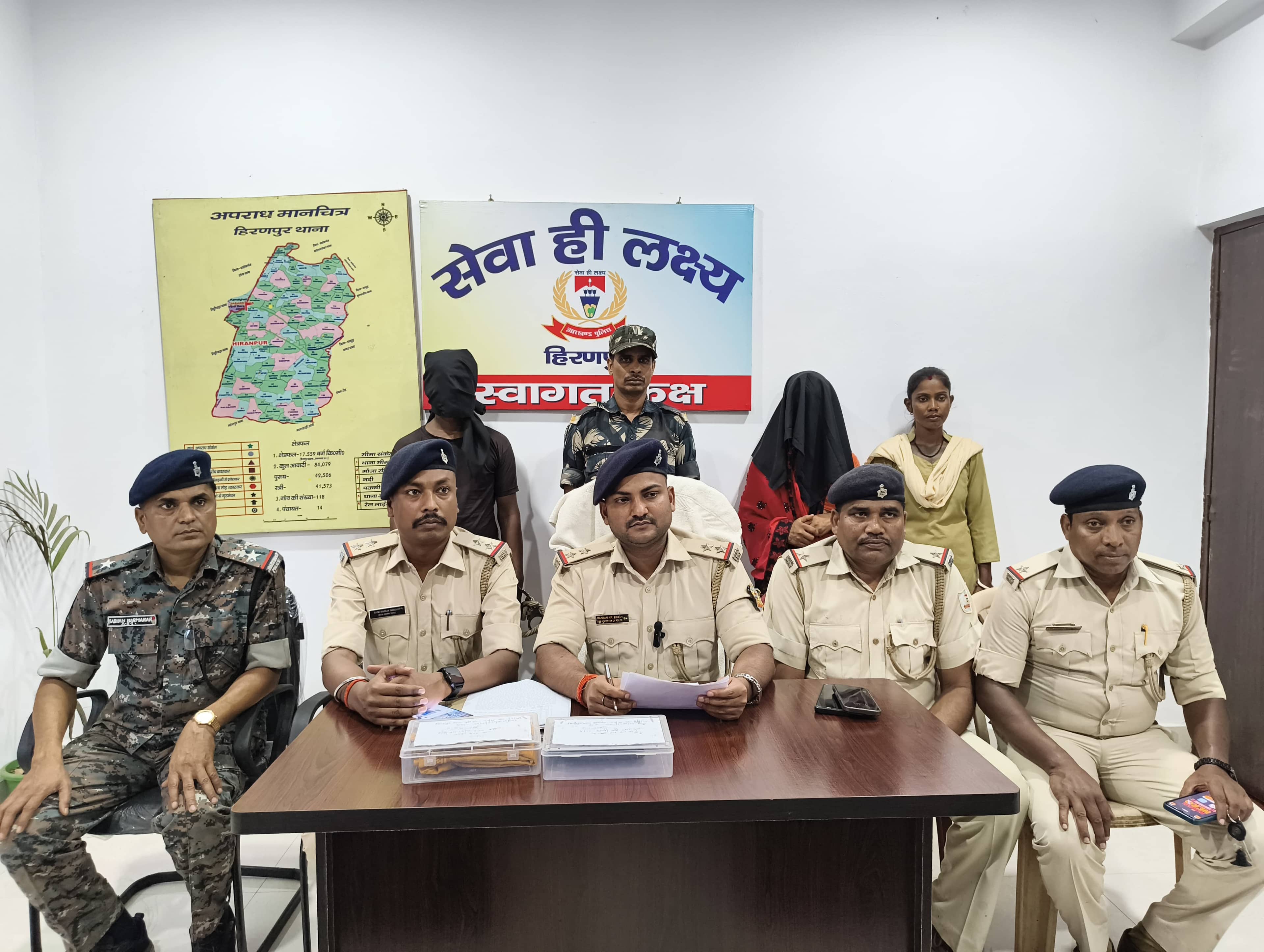 पाकुड़: तीन घंटे में हत्या मामले का खुलासा, प्रेम प्रसंग में युवक की गई जान, पति-पत्नी गिरफ्तार