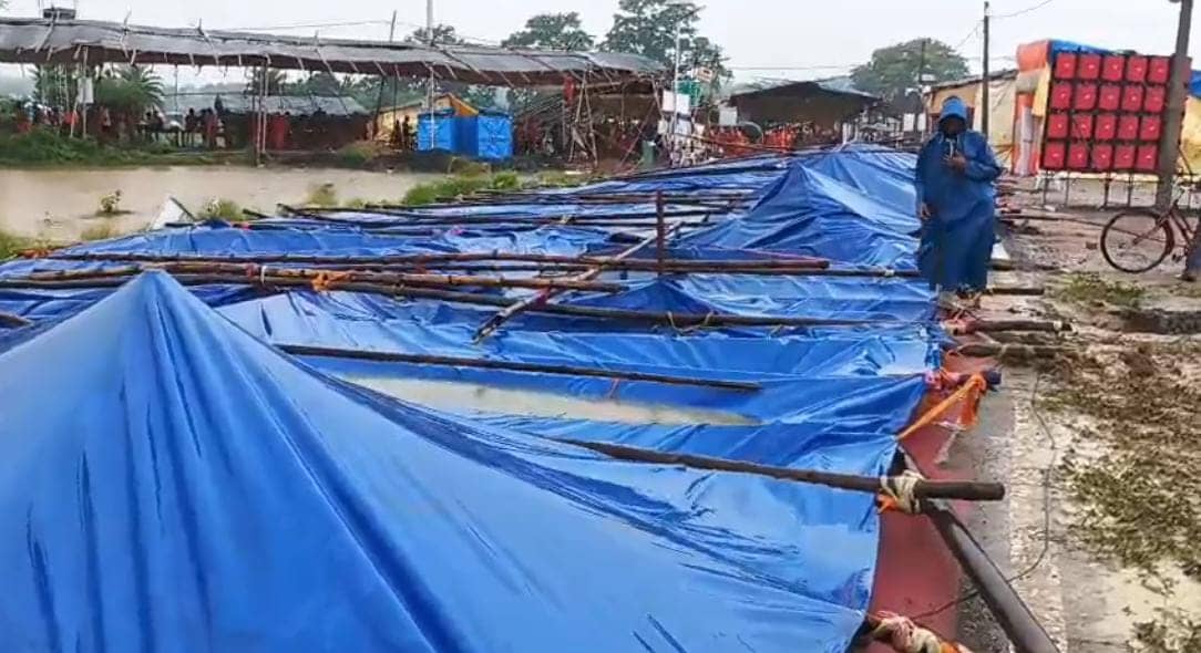 वर्षा का साइड इफेक्ट: बासुकीनाथ में गिरा रूट लाइन का शेड, टला बड़ा हादसा