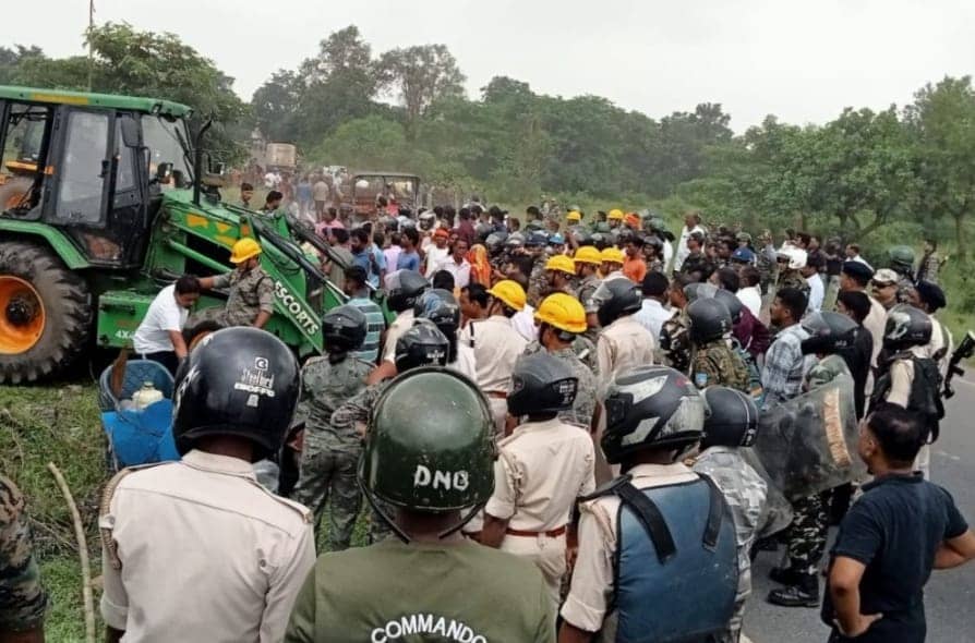 Dhanbad: गले की फांस बन रही 12 जुलाई का लाठीचार्ज, क्या ग्रामीणों को नहीं लिया गया था भरोसे में !