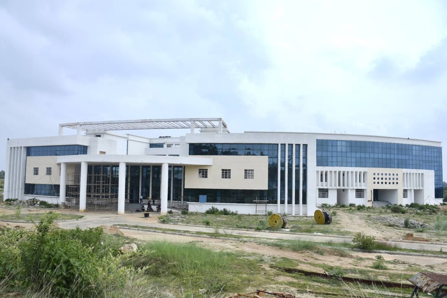 झारखंड के गोड्डा और बोकारो के नए कॉलेज में क्या भवन देख बच्चे बनेंगे "इंजीनियर"पढ़िए क्यों हो रहे सवाल!