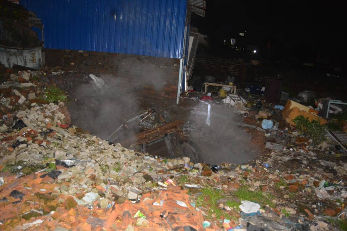 Jhariya Fire: वाहन को निगल गई धरती, सवाल -मास्टर प्लान + संशोधित मास्टर प्लान के बाद भी झरिया कितनी सुरक्षित