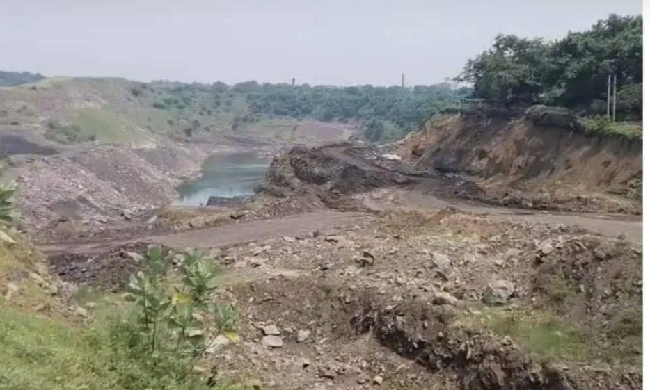 OMG! इस बारिश में भी illegal mining-निरसा में दो जगहों पर भरभराई कोयले की चट्टान से दो मौत की सूचना, पुलिस का इंकार !