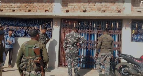 जमीन विवाद में दो पक्षों के बीच खूनी संघर्ष में चाचा ने भतीजे की तलवार से काट की निर्मम हत्या, दो घायल