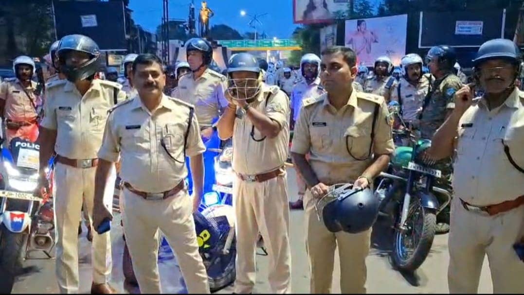 धनबाद पुलिस की जनता से अपील : आप केवल नियम-कानून को फॉलो करे, बाकी हम देख लेंगे !