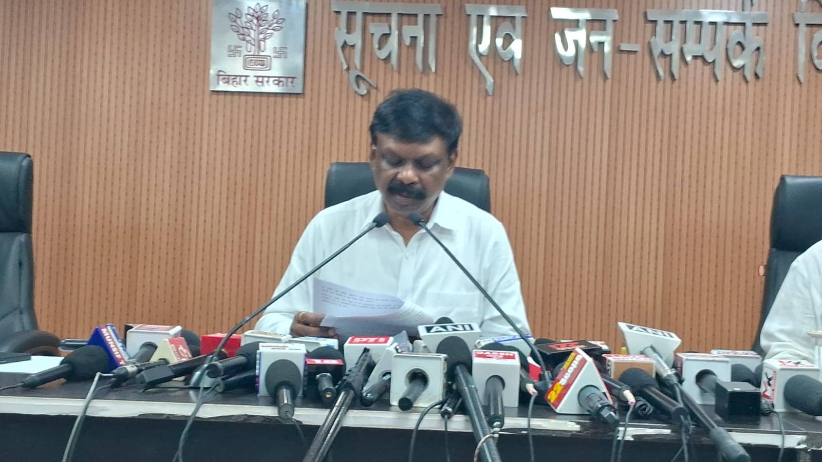 बड़ी खबर: बिहार शिक्षा विभाग अपर मुख्य सचिव एस सिद्धार्थ ने पद से दिया इस्तीफा, जानिए वजह