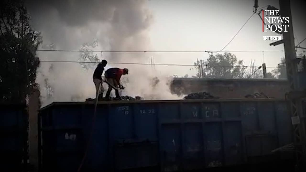कोयला लदी मालगाड़ी के 6 वैगन में लगी आग, गार्ड की तत्परता से बड़ा हादसा टला