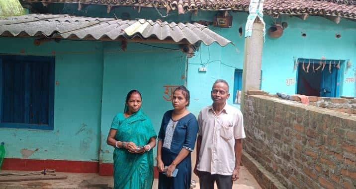 आदिम जनजाति पहाड़िया समुदाय की बेटी ने क्रैक की JPSC, मिठाई के लिए नहीं थे रुपए तो चीनी खिलाकर किया मुंह मीठा