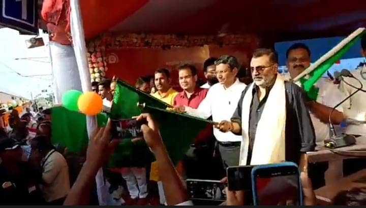 गोड्डा को मिली 14वीं ट्रेन की सौगात, गोड्डा दौराई  अजमेर को हरी झंडी दिखाकर किया निशिकांत दुबे ने किया रवाना   