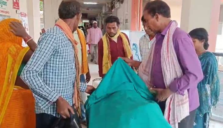 बासुकीनाथ में जलार्पण के बाद एक महिला डाक बम की बिगड़ी तबियत, PJMCH में डॉ ने किया मृत घोषित