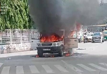 OMG! चलती टाटा सूमो में अचानक लगी भीषण आग, फिर जो हुआ, आप ही देखिए-VIDEO