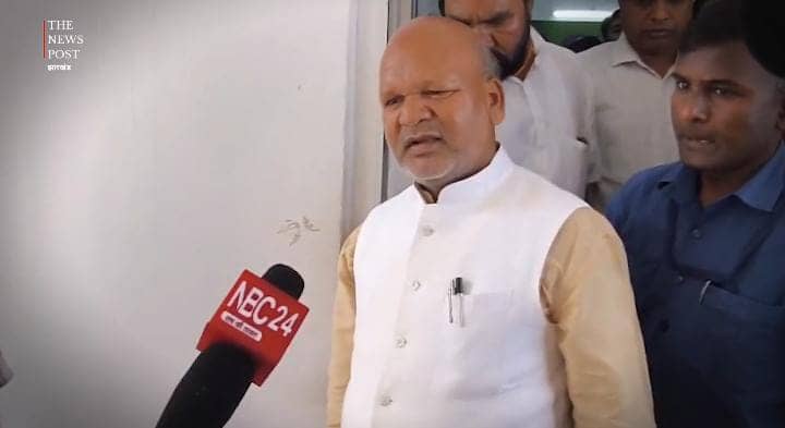 अरे-रे मंत्रीजी तो खिसिया गए....सवाल पूछने पर भड़के नीतीश कुमार के ये दुलरुआ मंत्री, तू तड़ाक कर रिपोर्टर्स से की बात,देखिए -VIDEO