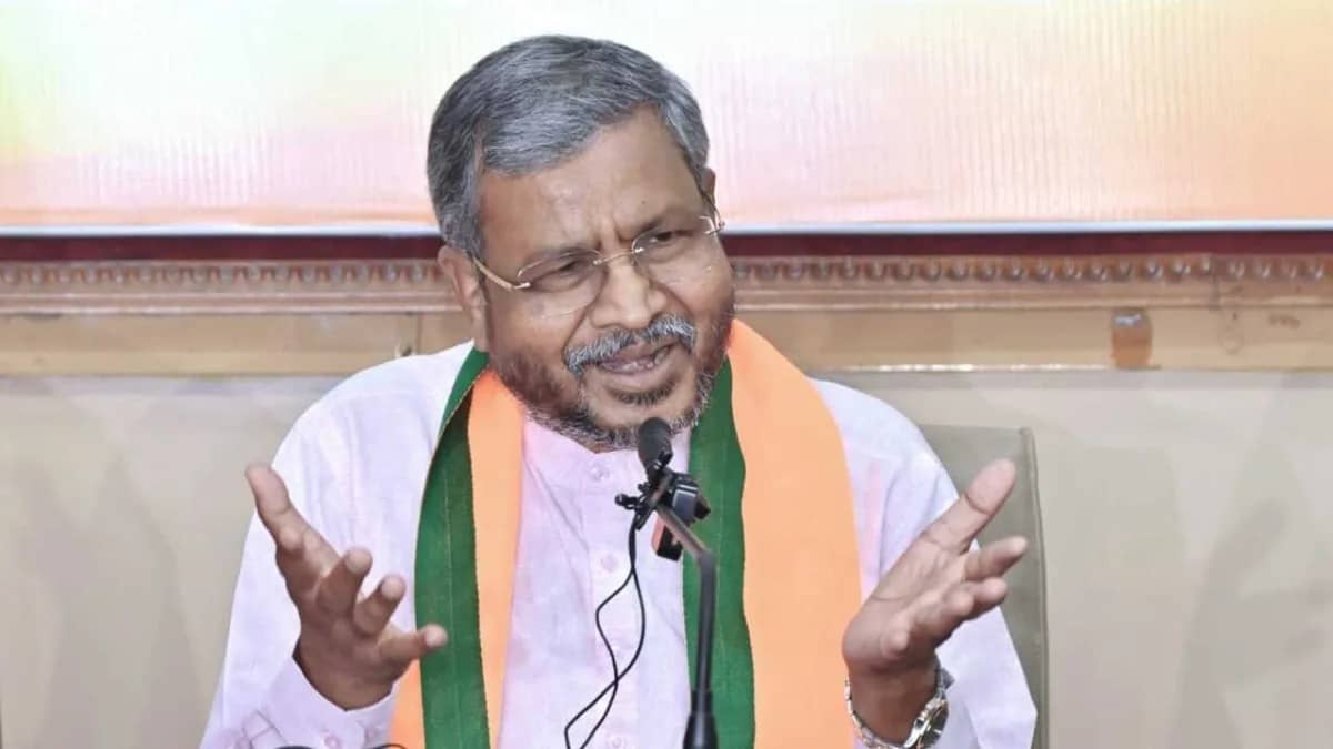 भैरव सिंह के पक्ष में उतरे बाबूलाल मरांडी, कहा-हिंदूवादी नेताओं को झूठे मुकदमे में जेल भेज रही सरकार