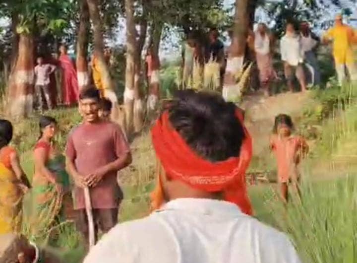 मोतिहारी के सुगौली में भूमि विवाद को लेकर दो पक्षों में खूनी संघर्ष, आधा दर्जन घायल, देखिए -LIVE VIDEO 