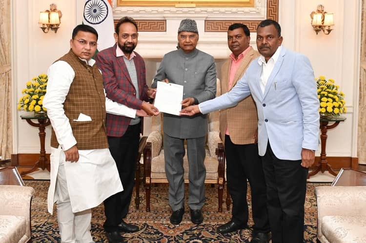 भाषा के मुद्दे शिक्षा मंत्री और सांसद विद्युतवरण महतो निशाने पर, लोगों ने पूछा सांसद से बिहारी का वोट नहीं चाहिए क्या?