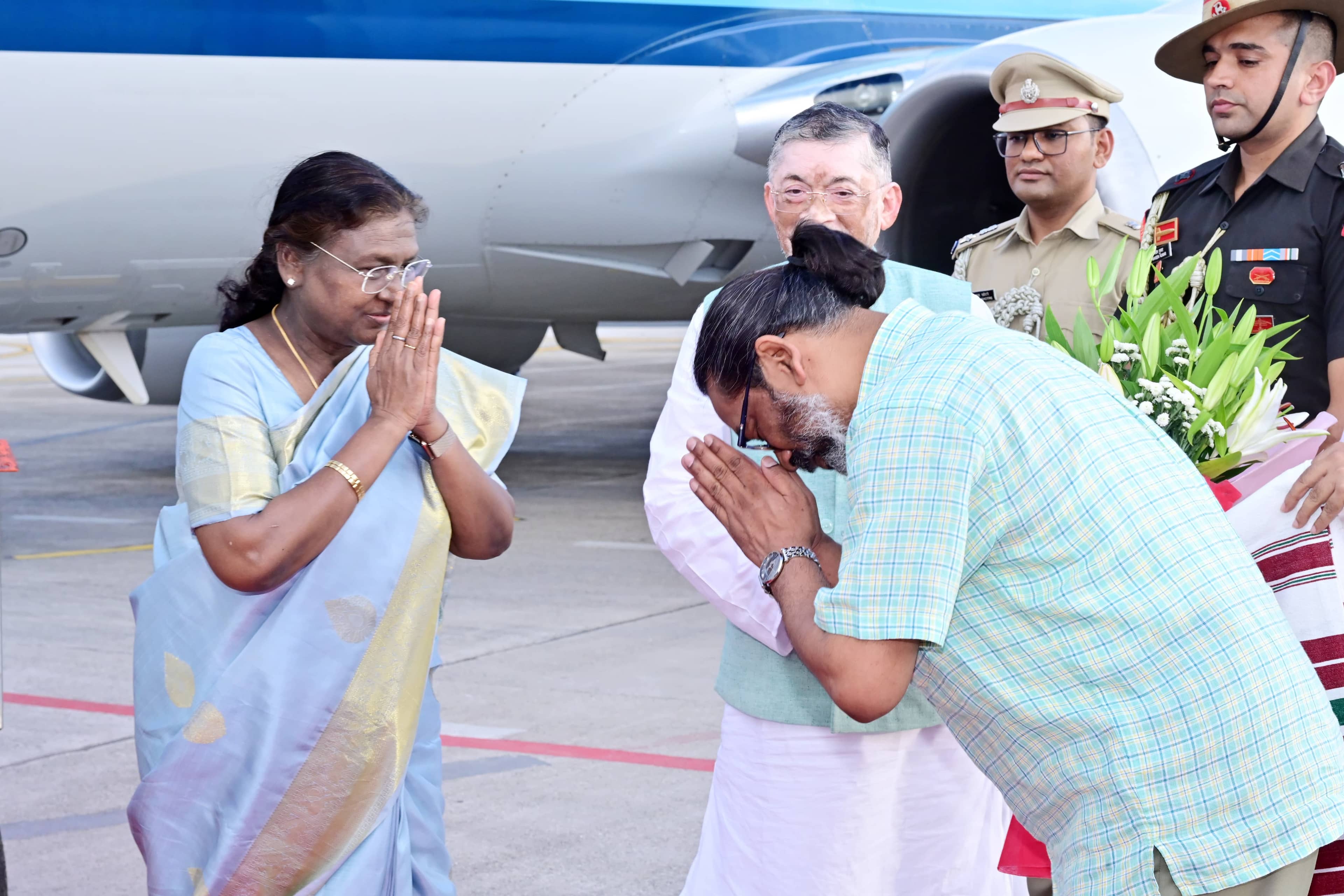 CM और प्रेजिडेंट की मुलाकात,देखिये किस अंदाज में हेमंत ने किया महामहिम का स्वागत