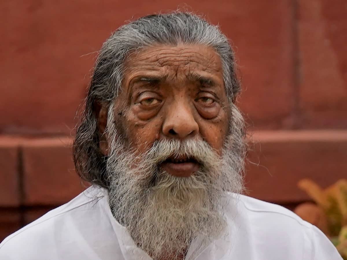 दिशोम गुरु के अंतिम दर्शन कर रहे हैं लोग, पैतृक गांव नेमरा में साढ़े तीन बजे होगी अंत्येष्टि, राहुल गांधी, खड़गे और तेजस्वी रहेंगे मौजूद