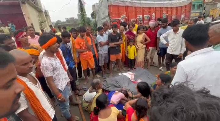 पटना के गायघाट में भीषण सड़क हादसा,मौके पर दो कांवरियों की मौत, दो घायल 