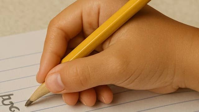 झारखंड के एक स्कूल में बच्चे को अजीबोगरीब सजा: क्लास में भी गाली लिखवाई गई -घर से भी लिख कर लाने को कहा गया, अब आगे क्या!