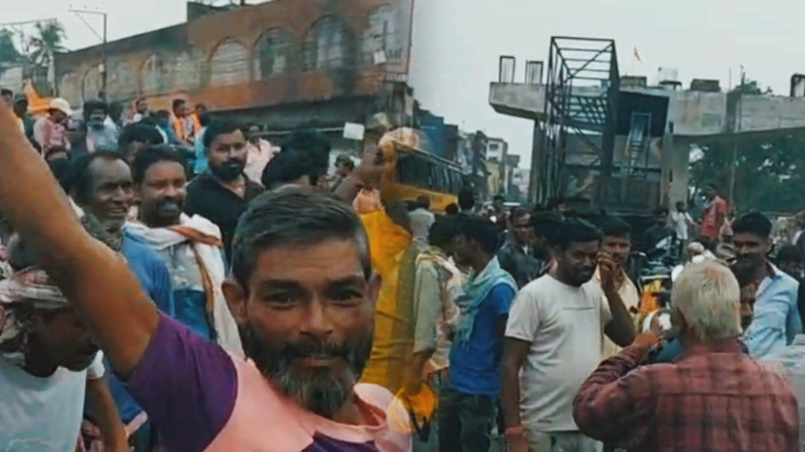 रोजगार छीनने पर सड़कों पर उतरे मजदूर: जमशेदपुर में 407 वाहन जब्त करने के खिलाफ जोरदार हंगामा