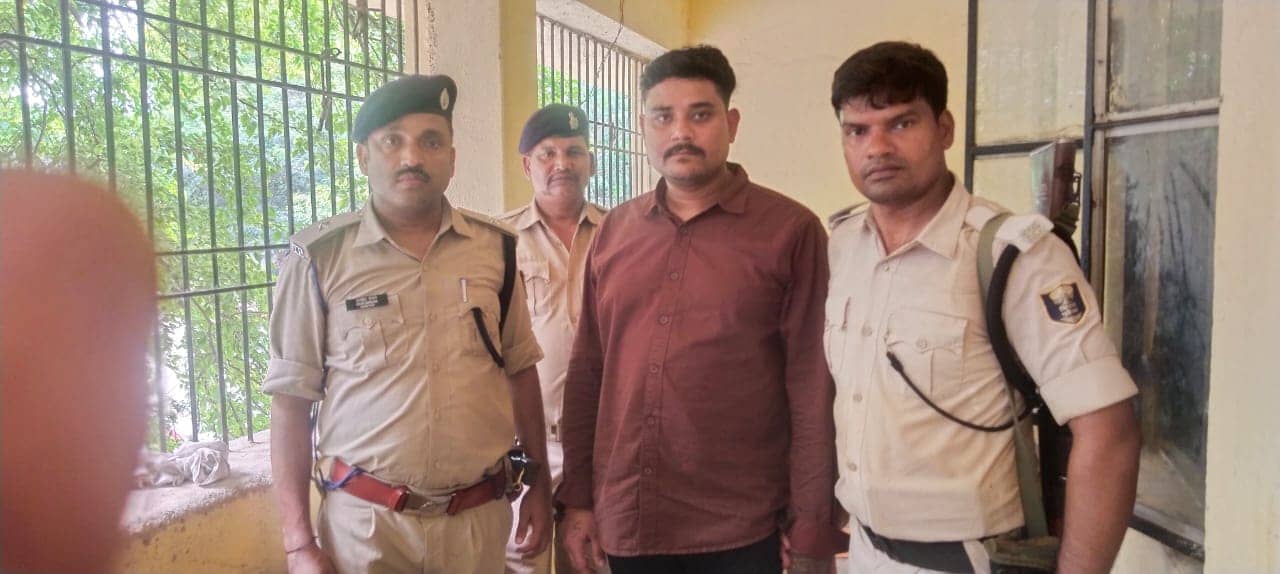 मोतिहारी के चर्चित राजन हत्याकांड का मुख्य अभियुक्त राजा सिंह ने किया सरेंडर, पढ़े मामले पर एसपी ने क्या कहा