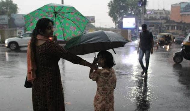 Weather Alert: झारखंड में 2 दिनों तक दिखेगा भारी बारिश का कहर, इन जिलों के लोगों को सावधान रहने की हिदायत,पढ़े आज का हाल