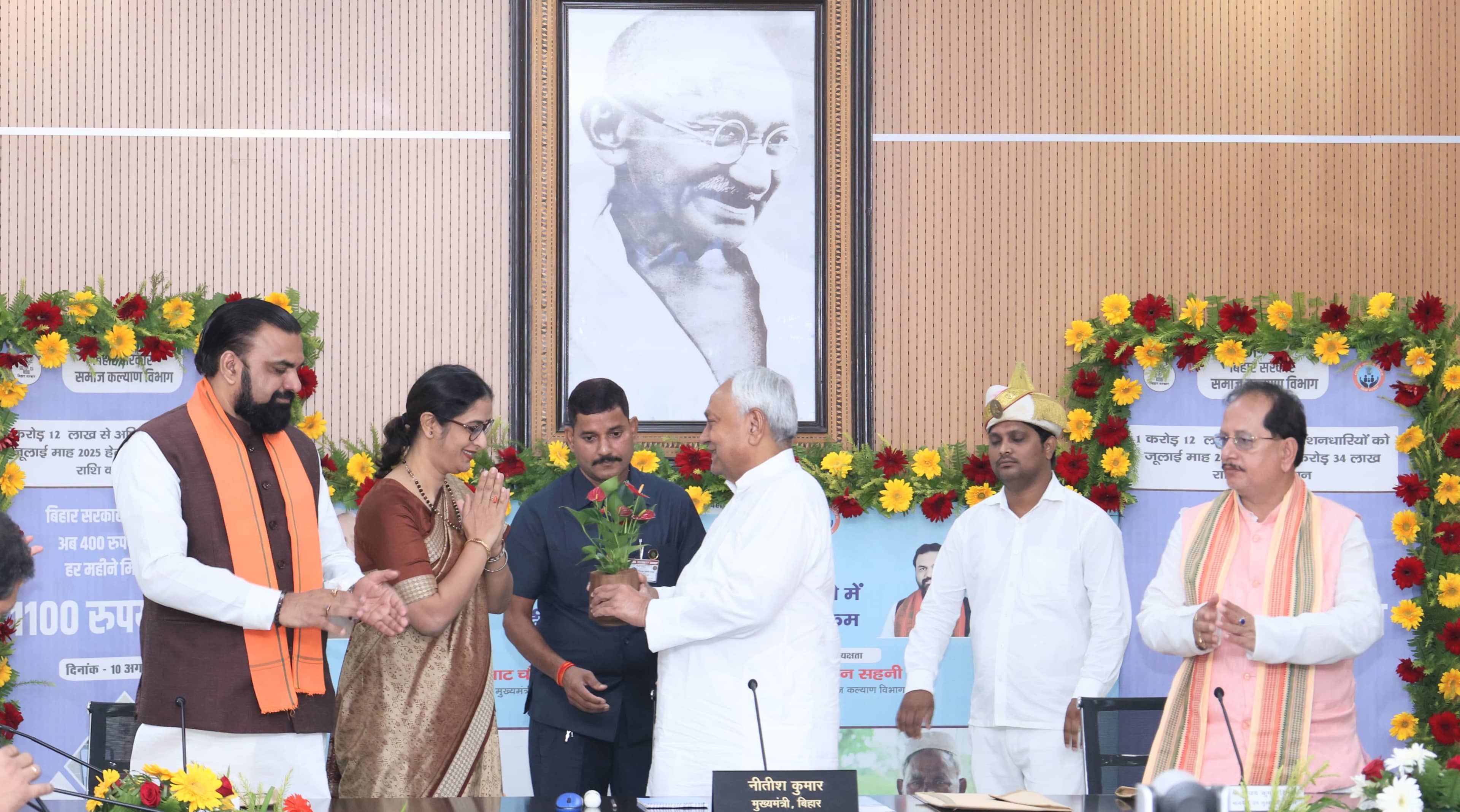 बिहार के 1 करोड़ 12 लाख लाभार्थियों के खिले चेहरे,नीतीश कुमार ने एक क्लिक में खाते में भेजे 1247 करोड़