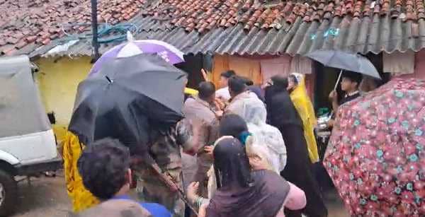 रांची में हत्या के बाद बवाल, आक्रोशित लोगों ने दरोगा को पीटा, घर में आग लगाने की भी सूचना, छावनी में तब्दील हुआ इलाका