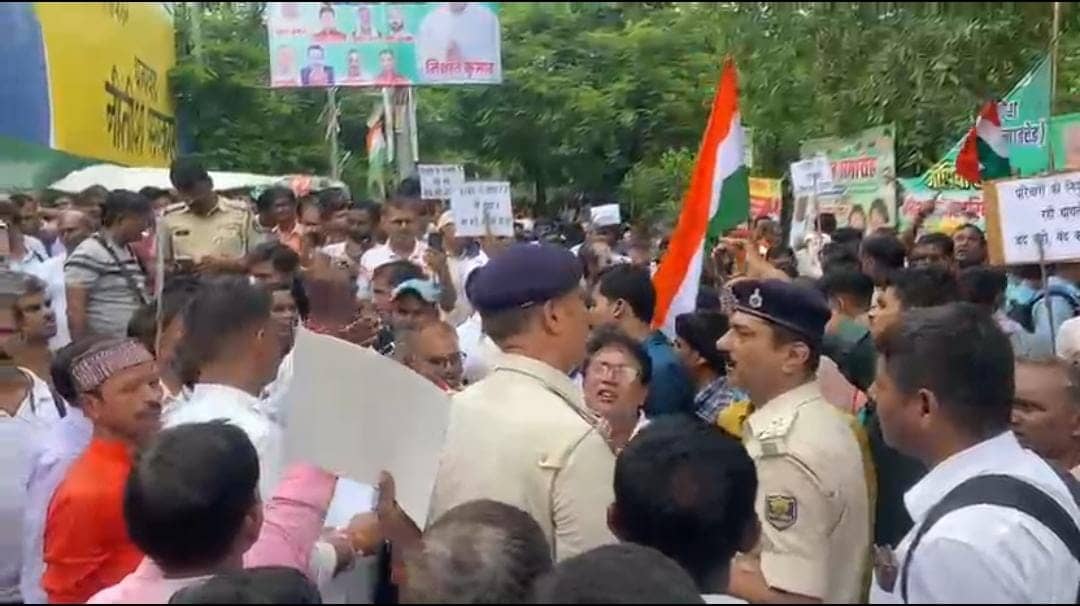 जदयू कार्यालय के बाहर पंचायत वार्ड सदस्यों का हंगामा, गेट तोड़ने की कोशिश, जानिए क्या है इनकी मांगें 