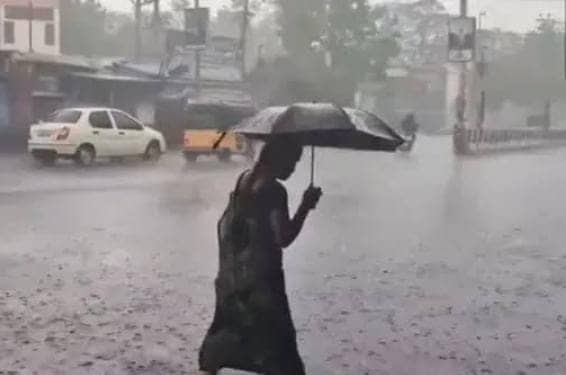 Weather Alert: पूरे आज झारखंड पर दिखेगा निम्न दबाव का असर, अधिकांश जिलों में आज गरज के साथ वज्रपात की संभावना