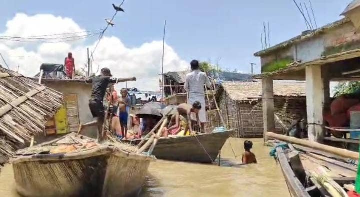 साहिबगंज में गंगा ने मचाया तांडव, बाढ़ से 1100 परिवारों के सिर से छीना छत, मंजर देख दहल उठेगा दिल