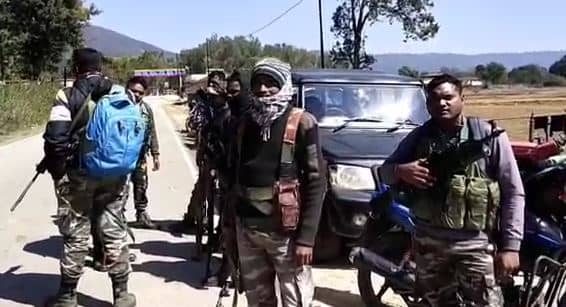 मुठभेड़ के बाद पेशरार के जंगलों में सुरक्षा बलों का नक्सलियों के खिलाफ सर्च आपरेशन तेज