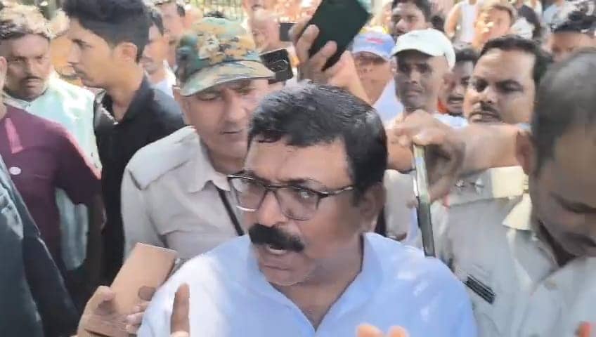 देवघर पुलिस ने मधुपुर के पूर्व नगर उपाध्यक्ष जियाउल हक उर्फ़ टार्जन को किया गिरफ्तार