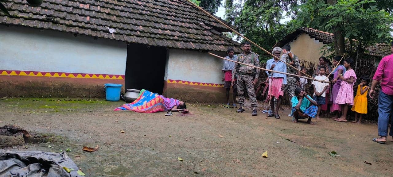 दुमका: सनकी आशिक की करतूत, माता पिता की चाकू गोदकर हत्या, दो बहनों को किया जख्मी