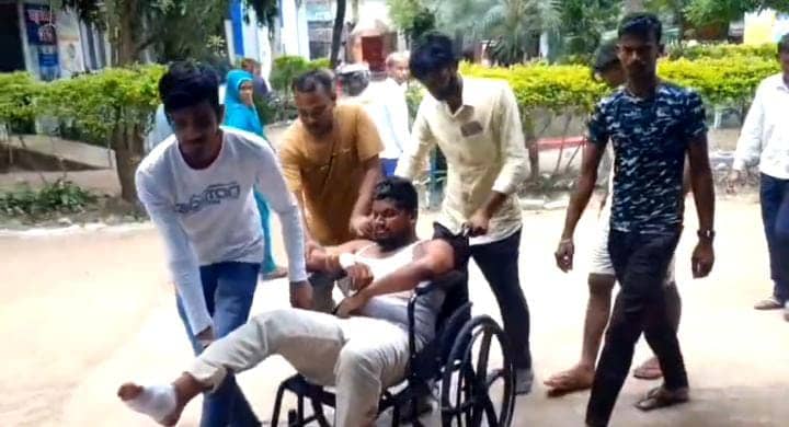 बांका में पुलिस और बालू माफियाओं के बीच झड़प, गोली लगने से एक घायल