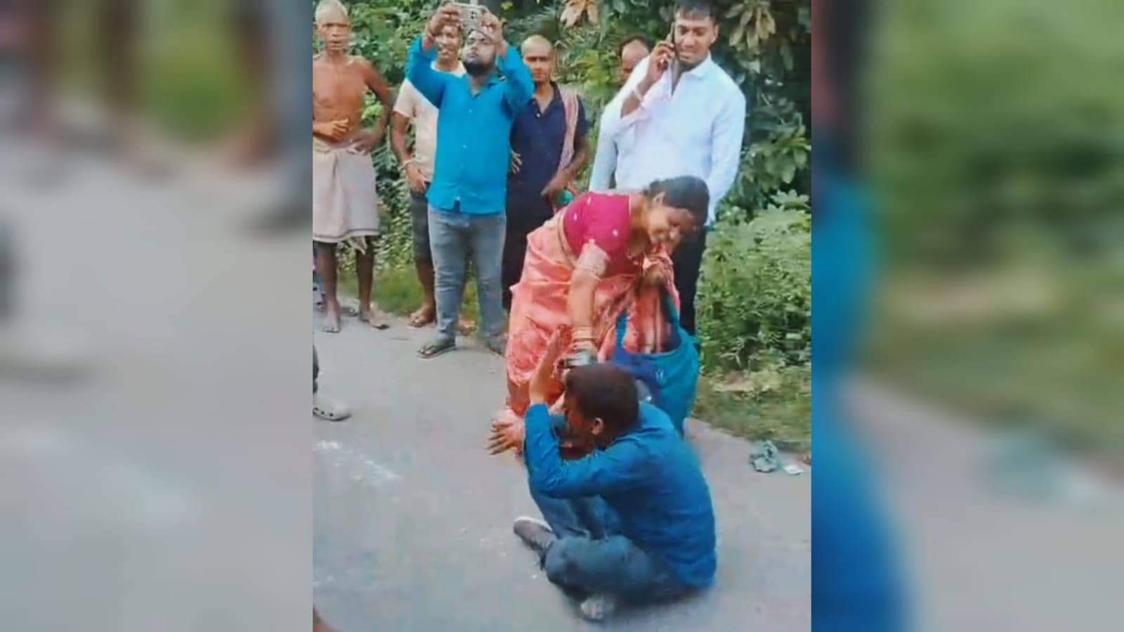 मुजफ्फरपुर में ‘जनता की अदालत’: आर्मी जवान को गोली मारने वाले अपराधी की बीच सड़क जमकर हुई पिटाई, देखिए वीडियो