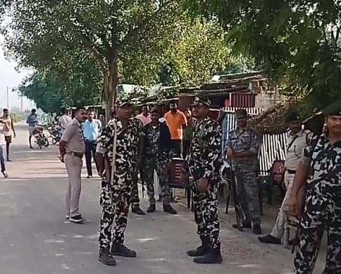 आइसक्रीम के पैसे को लेकर युवकों का दुकानदार से हुआ विवाद,लेकिन पिट गई पुलिस, पढ़े क्यों ?