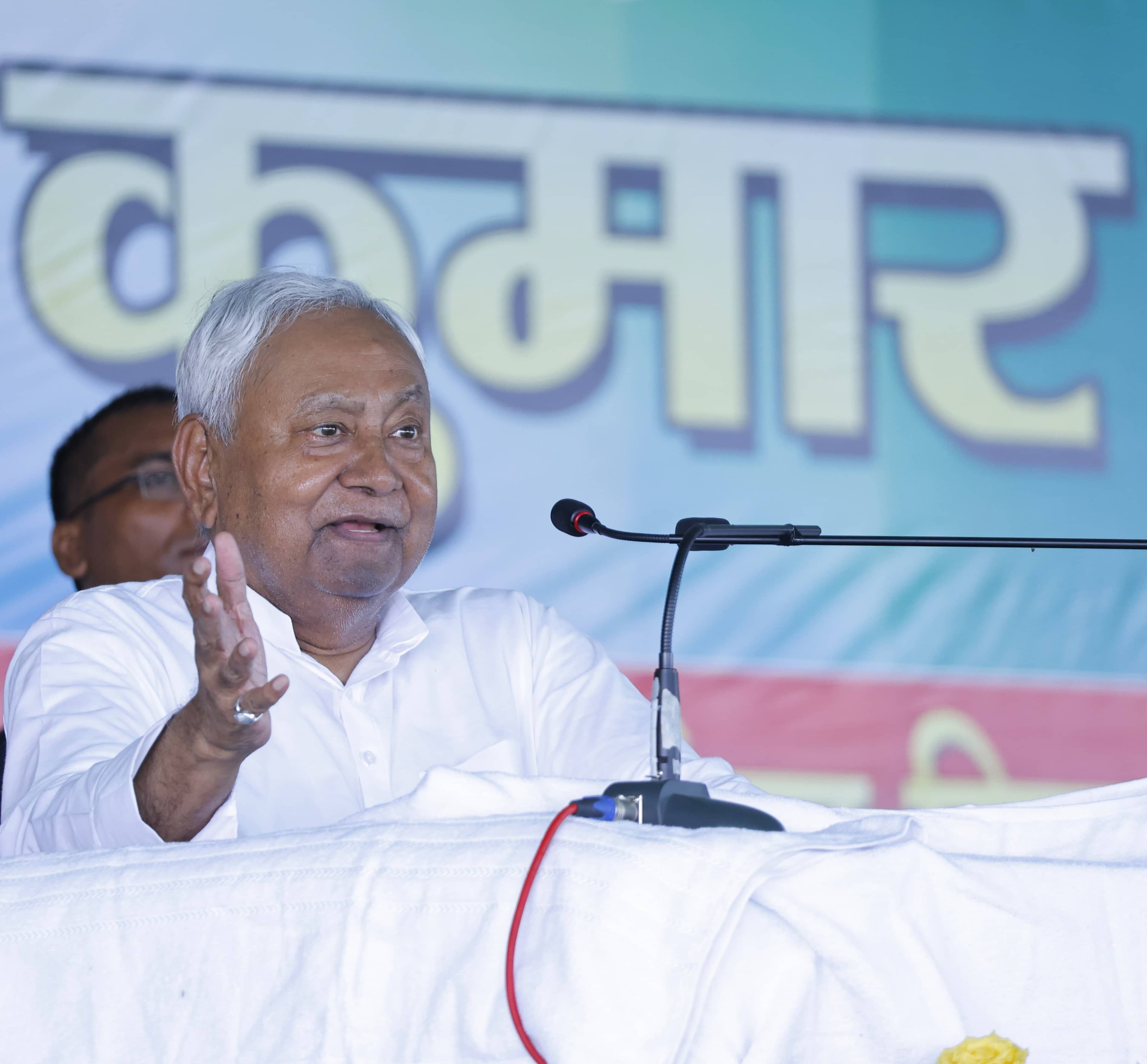 सिवान के पचरुखी प्रखंड में जमकर बरसे नीतीश कुमार,कहा-चुनाव से पहले 50 लाख से अधिक रोजगार देने का लक्ष्य