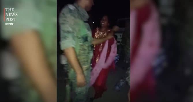 पलामू में यह कैसा कानून!पहले घर में घुस कर महिला के साथ बदसलूकी फिर खींच कर ले गए थाना, बिना वारंट रात भर थाना में बैठाया 