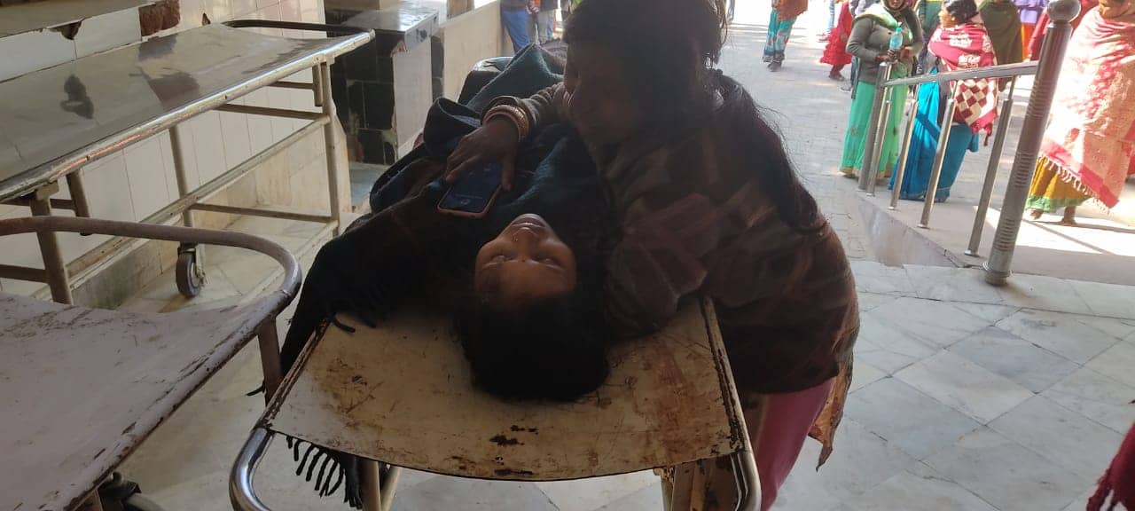 प्रसव के बाद रक्त की कमी से महिला की मौत, परिजनों ने अस्पताल के डॉक्टर पर लगाया लापरवाही का आरोप