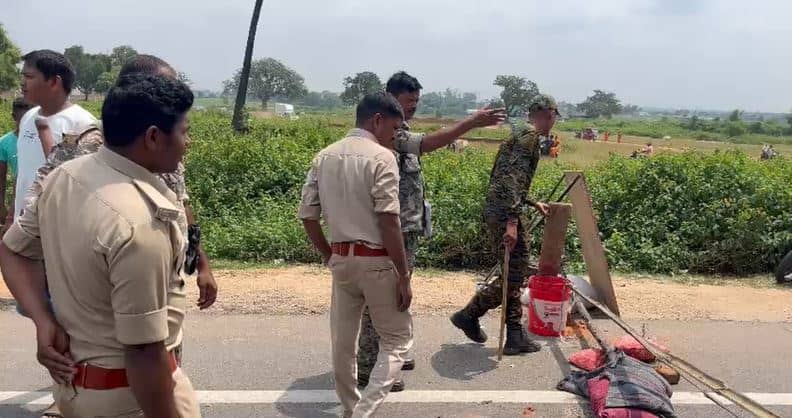 जमीन विवाद को लेकर दो पक्षों में झड़प, सड़क पर जमकर हुआ हंगामा, बाधित रहा यातायात