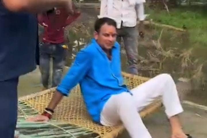 आपका विधायक नहीं आया? राघोपुर पहुंचे तेजू भैया, बाढ़ पीड़ितों के हालचाल के साथ लगा दी छोटे भाई तेजस्वी की क्लास, देखिए-VIDEO