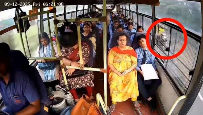 khelgaon Bus Accident : सड़क हादसे का लाइव फुटेज आया सामने, चौकाने वाला हुआ खुलासा, देखें-VIDEO