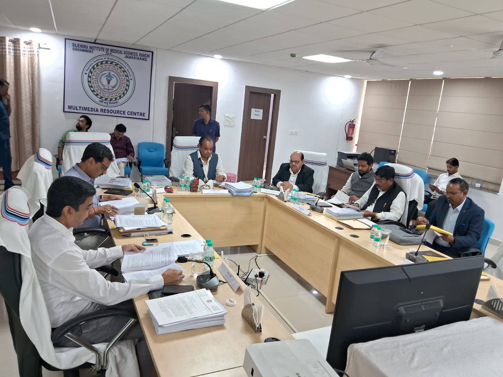 रिम्स शासी परिषद की बैठक में 16 अहम एजेंडों पर गहन समीक्षा, स्वास्थ्य मंत्री इरफान अंसारी ने दिए कड़े निर्देश