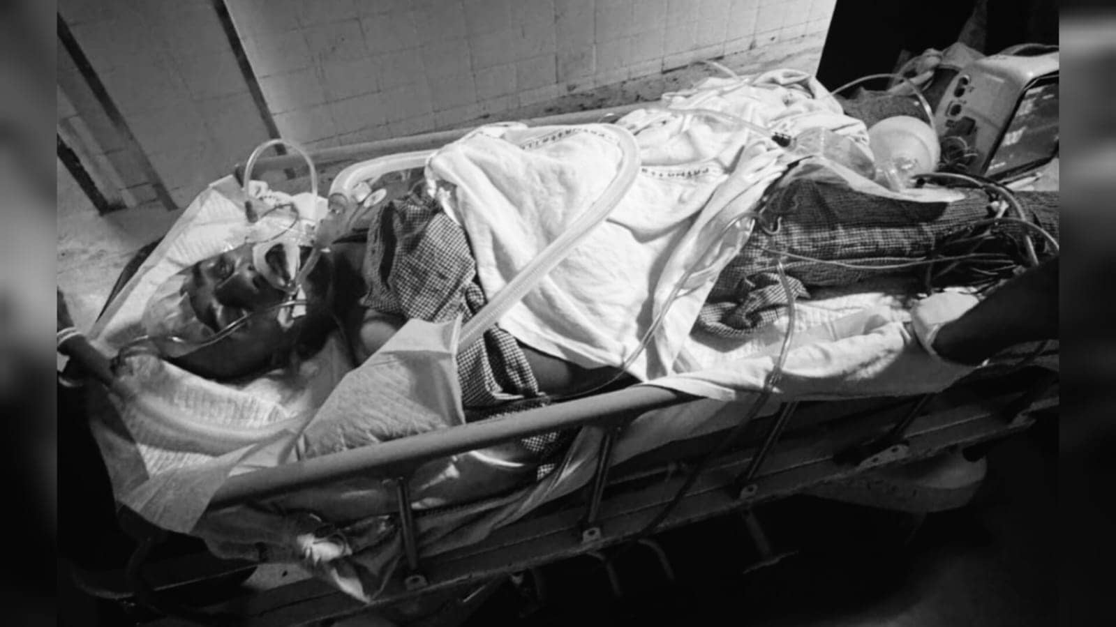 इंजीनियरिंग कॉलेज में हैवानियत, 12 की संख्या में छात्रों ने लाठी-डंडों से की छात्र की पिटाई, सीसीटीवी फुटेज वायरल