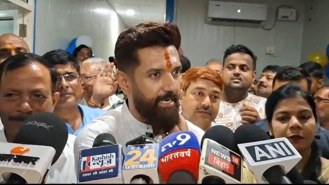 एनडीए में सीट बंटवारे को लेकर चिराग पासवान का बड़ा बयान, जीतन राम मांझी के 100 सीटों की मांग पर जानिए क्या कहा