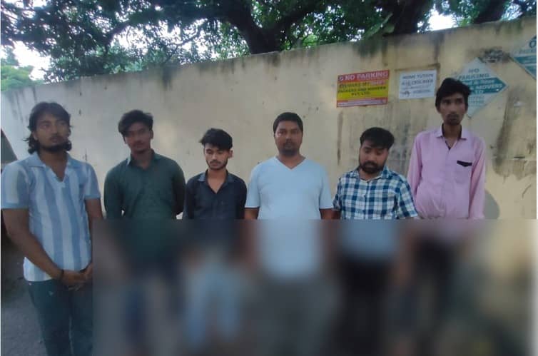 भागलपुर साइबर थाना की बड़ी कार्रवाई, नकली सर्टिफिकेट बनाने वाला कैफे का भंडाफोड़, 6 गिरफ्तार