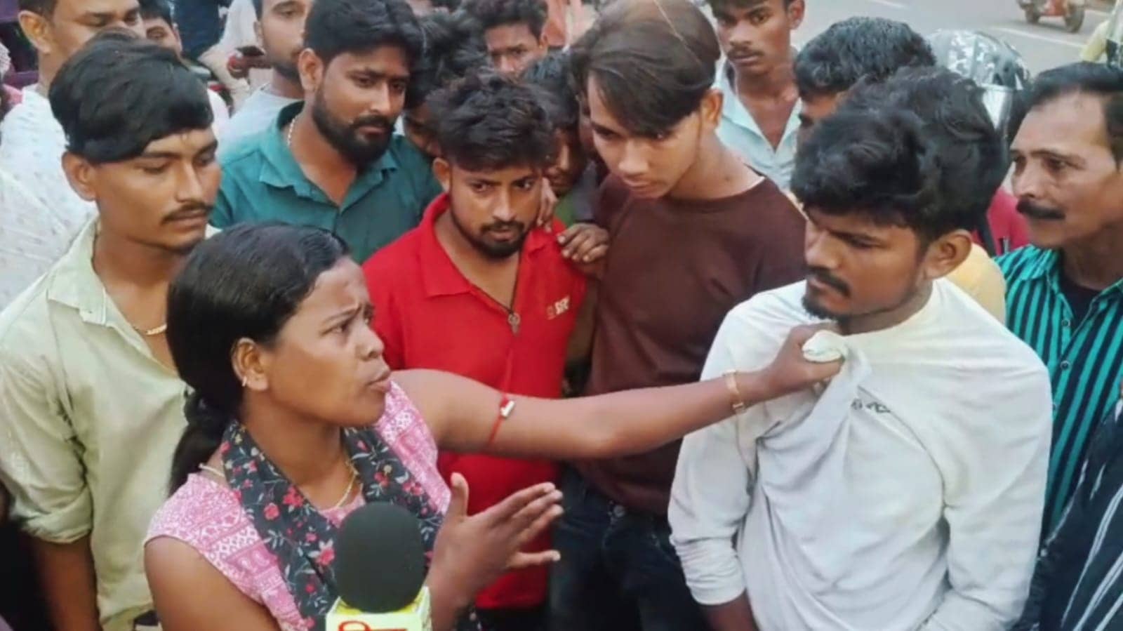 भाई का मोबाइल चुराया तो बहन बन गई दुर्गा, आरोपी को ऐसे सिखाई सबक