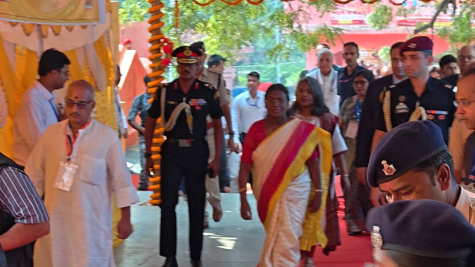 बिहार के गया जी पहुंची राष्ट्रपति द्रौपदी मुर्मू, पितरों का किया तर्पण