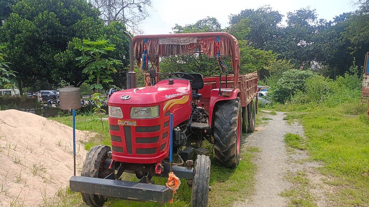 गुमला: घाघरा में अवैध बालू लदा ट्रैक्टर पकड़ाया, कार्रवाई के अभाव में खनन विभाग सवालों के घेरे में