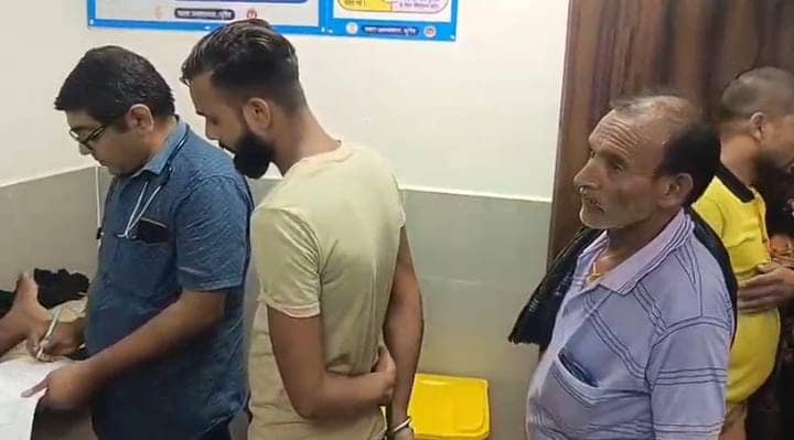 BIHAR:कब्रिस्तान विवाद को लेकर दो समुदायों के बीच गोलीबारी, कई घायल, 22 को पुलिस ने किया गिरफ्तार